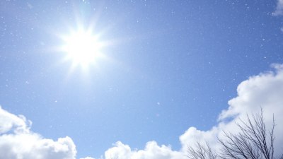 Защо може да е едновременно слънчево и да вали сняг