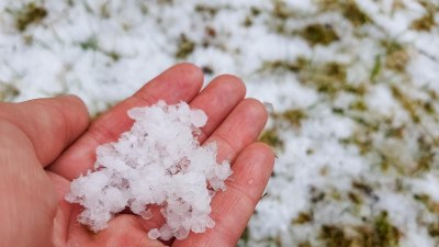 Как растат ледените топки в буреносни облаци