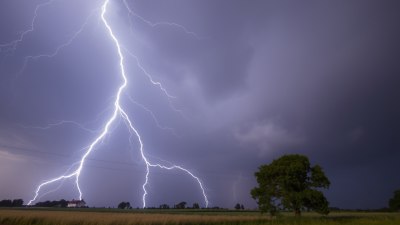 Защо силният гръм звучи като личен сигнал за събуждане