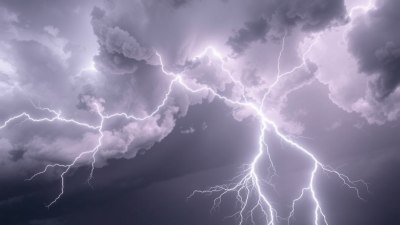 Какво причинява издуването на линии от бури