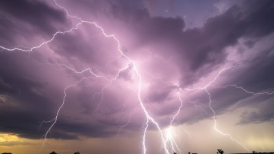 Защо някои бури произвеждат мълнии от облак към земя