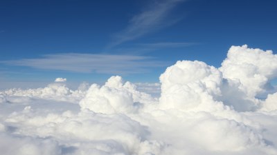 Как изентропичното повдигане създава обширна облачност