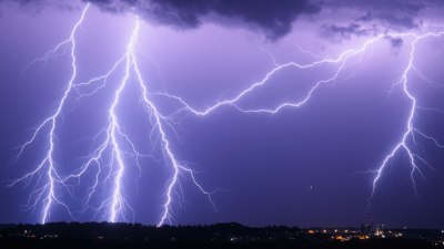 Защо гръмотевицата се чува по-далеч в студени нощи