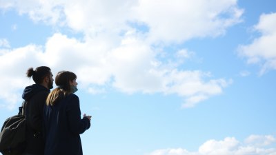 Емоционалните ползи от разговорите за времето