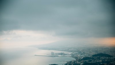 Защо някои съобщения се усещат като атмосферни смущения