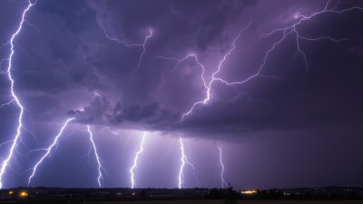 Мълнията е драматичната кралица на атмосферата