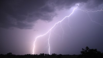 Гръмотевицата се появява само, когато иска внимание