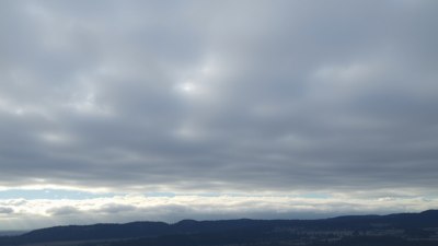 Защо зимните облаци изглеждат по-плоски, по-сиви и емоционално дистанцирани