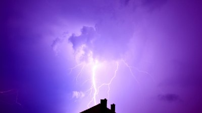 Как статичното електричество тайно крои планове срещу вас