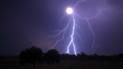 Огнените кълба съществуват и някак това е най-малко странното нещо през лятото